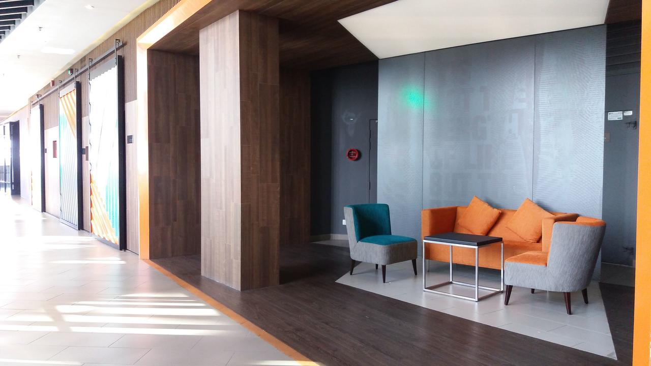 A Suites - Atria Sofo Suites Петалинг-Джая Экстерьер фото